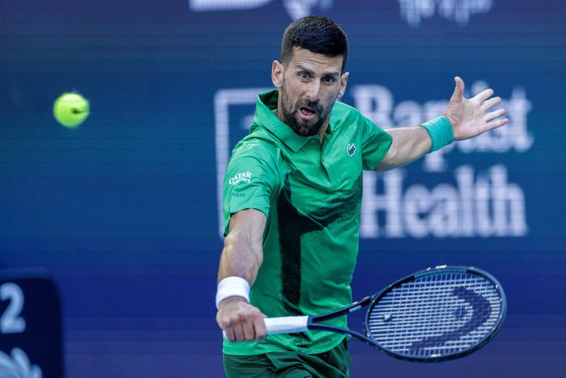 Com Messi a ver, Djokovic 'atropela' Dimitrov e está a uma vitória do 100.º título