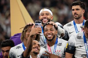 Depay recebe quase todo o prémio do Corinthians na final do Paulistão