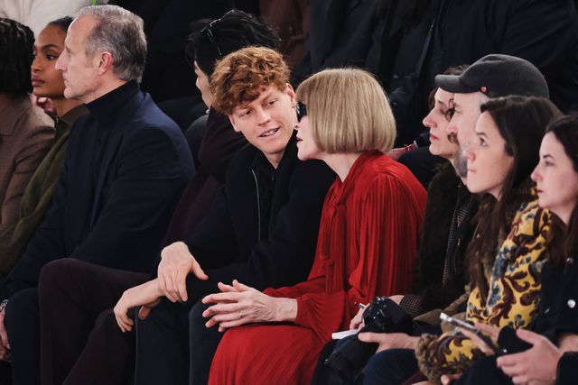 Doping: proibido de pegar nas raquetas, Sinner anda de kart