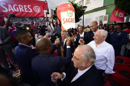Benfica: 'Rei dos Frangos' fixa preço para vender ações e diz ter «dois ou três» interessados
