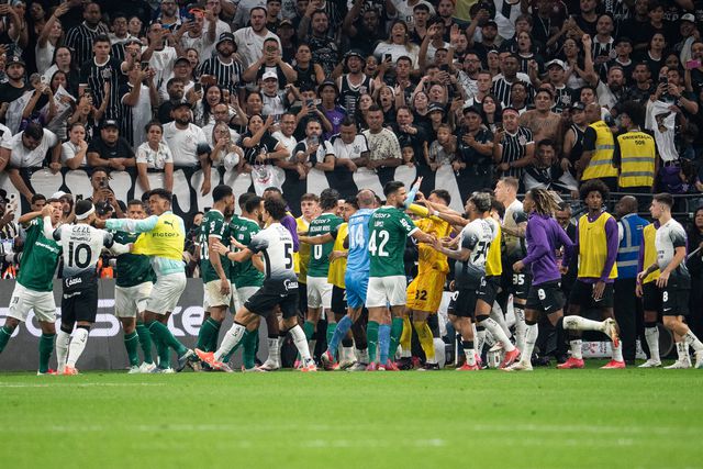 Abel é expulso e Palmeiras perde sonho do tetra para o Corinthians