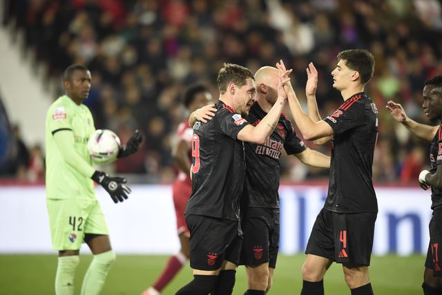 Andrew evitou golos do Benfica, mas não deu para tudo (Grafislab)