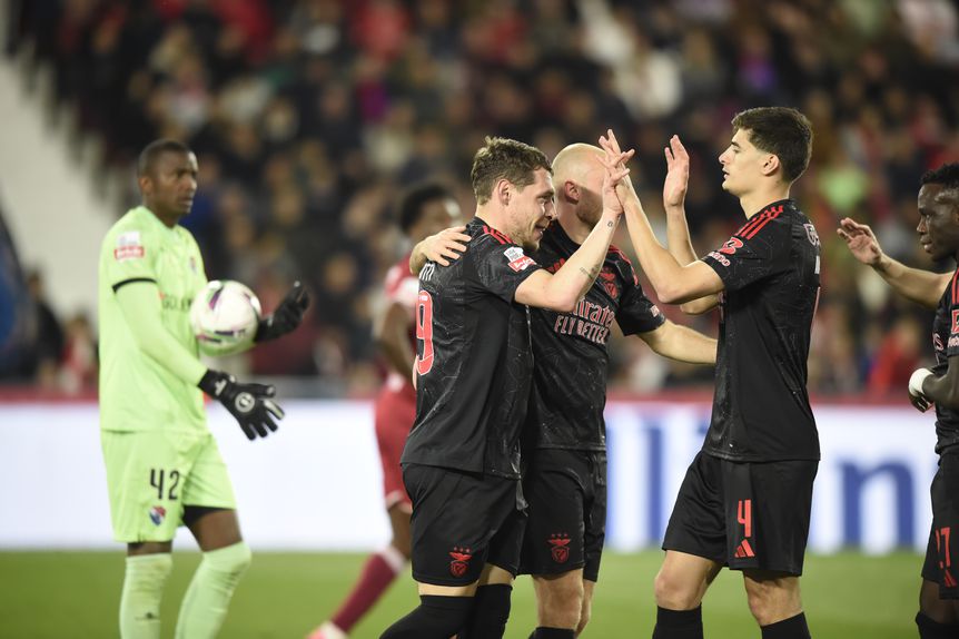 Andrew evitou golos do Benfica, mas não deu para tudo (Grafislab)