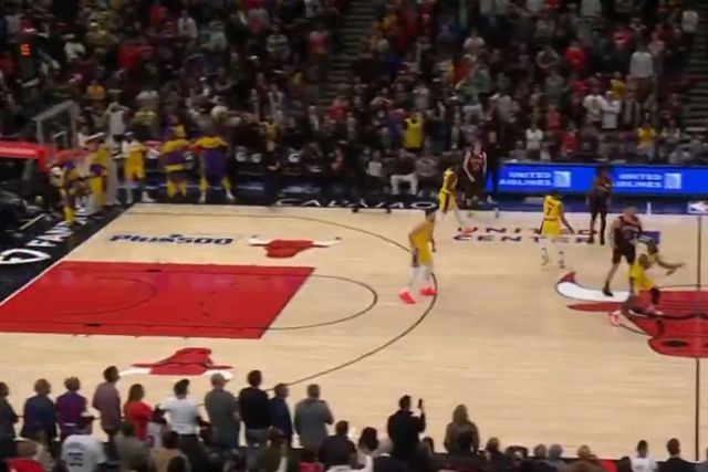 Vídeo: Os últimos 12 segundos do Bulls-Lakers são uma loucura!