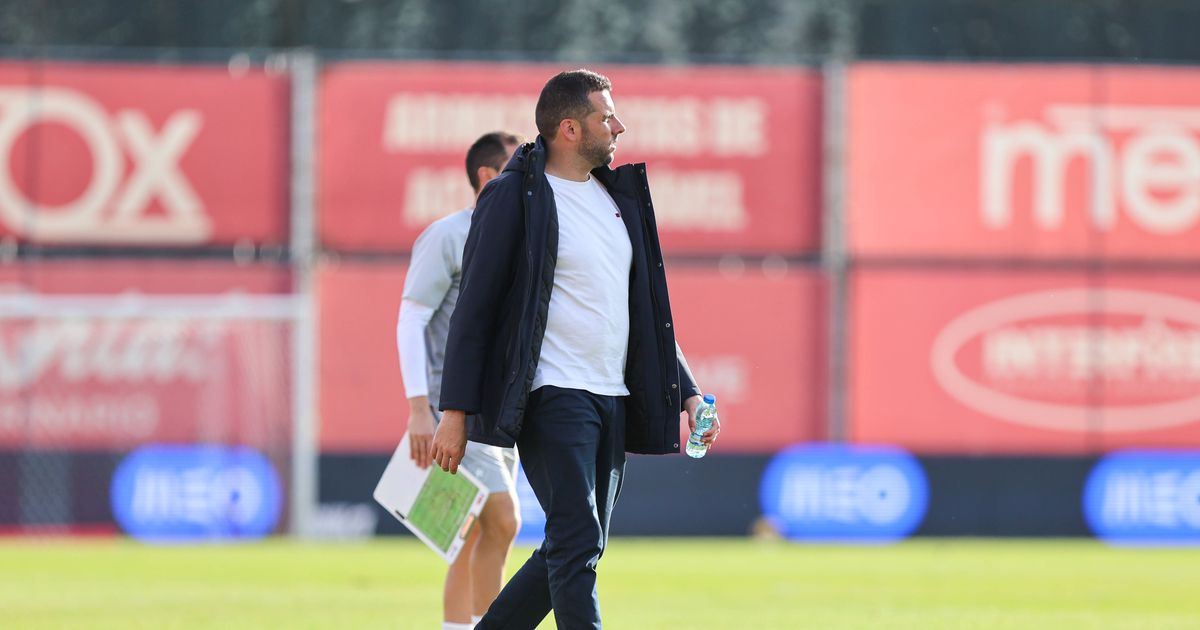 Autogolo de Bruno Langa dita desaire do Estrela da Amadora