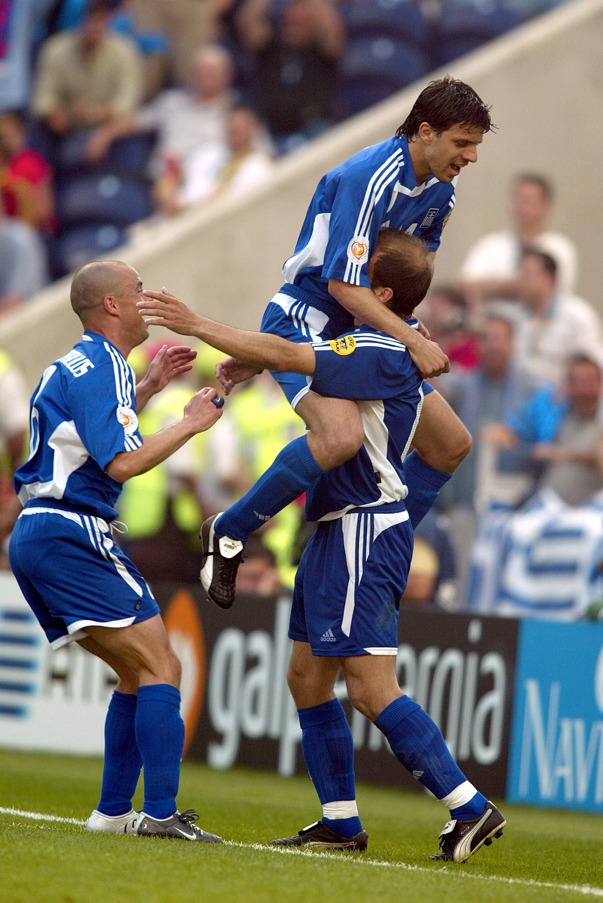 Em 2004, Portugal entrou com pé esquerdo no Europeu organizado em casa, perdendo com a Grécia, por 1-2, na primeira jornada da fase de grupos, no Dragão. As más memórias dos gregos não se ficaram por aí...