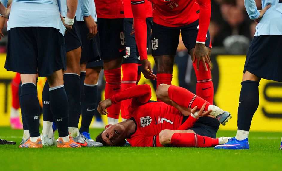 Phil Foden com queixas após falta de Ronald Araújo