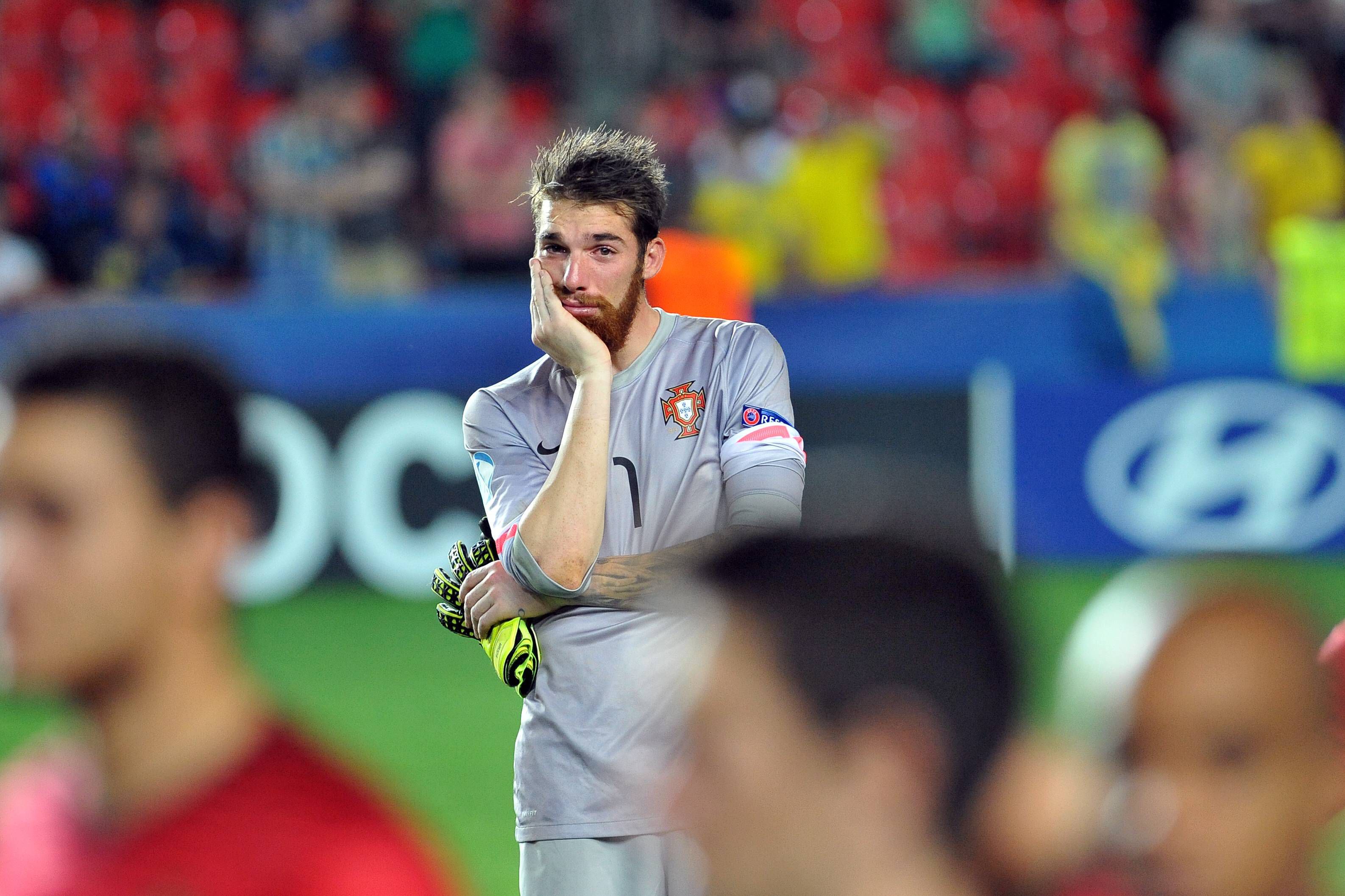 Desilusão de José Sá após derrota de Portugal com Suécia, na final do Euro sub-21, em 2015