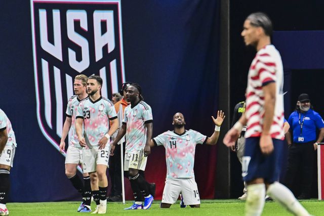 Debast e Lukebakio brilham na goleada da Bélgica frente aos Estados Unidos