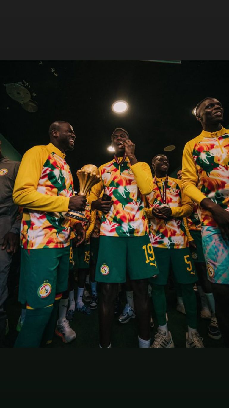 Provocação à CAF? Senegal exibe troféu da CAN em Paris - Foto: footballsenegal/Instagram