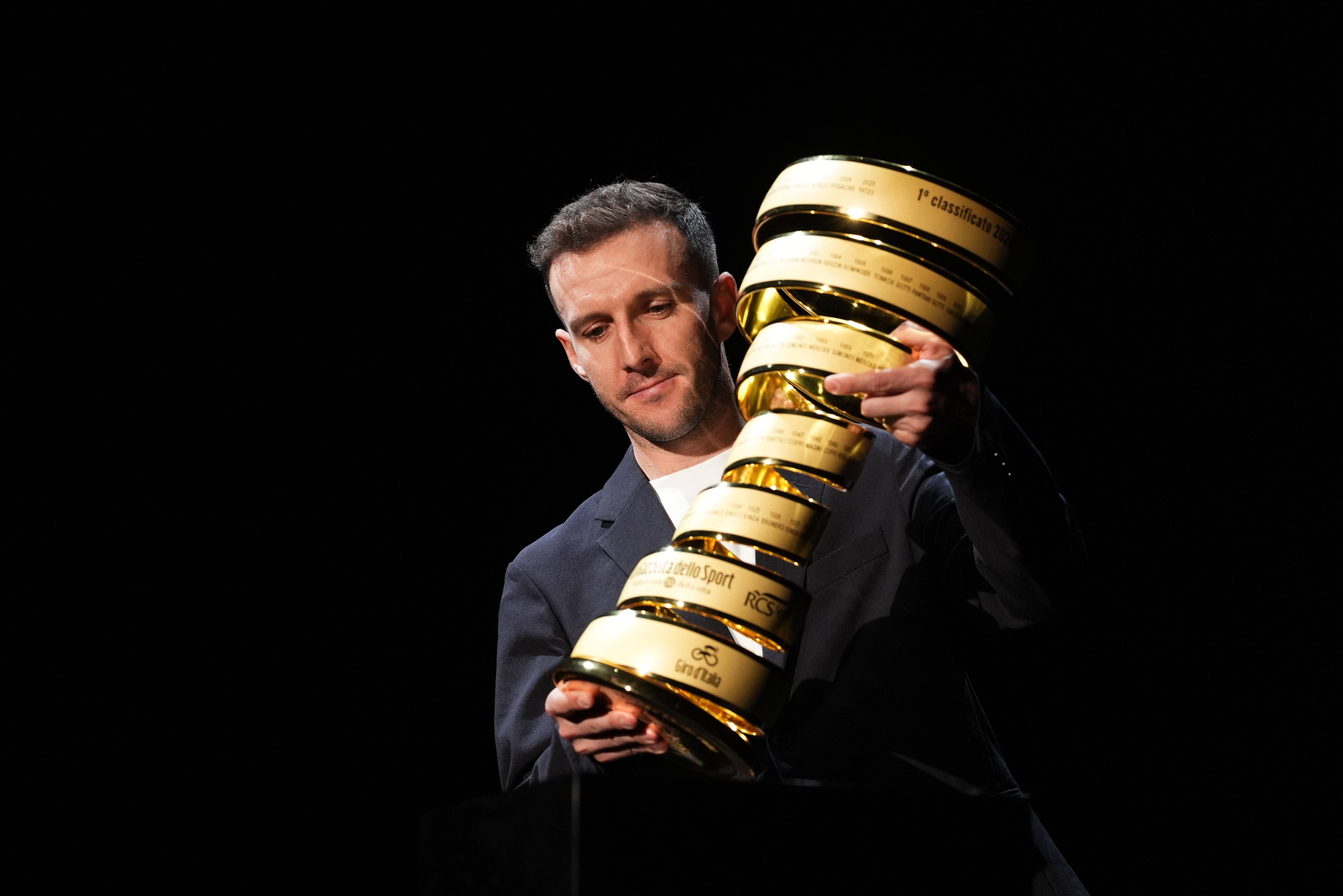 Em janeiro, o ciclista Simon Yates surpreendeu ao anunciar o fim da carreira. Na época em que conquistou o Giro, o seu segundo grande título depois da vitória na La Vuelta, o britânico decidiu retirar-se do ciclismo profissional no fim da temporada