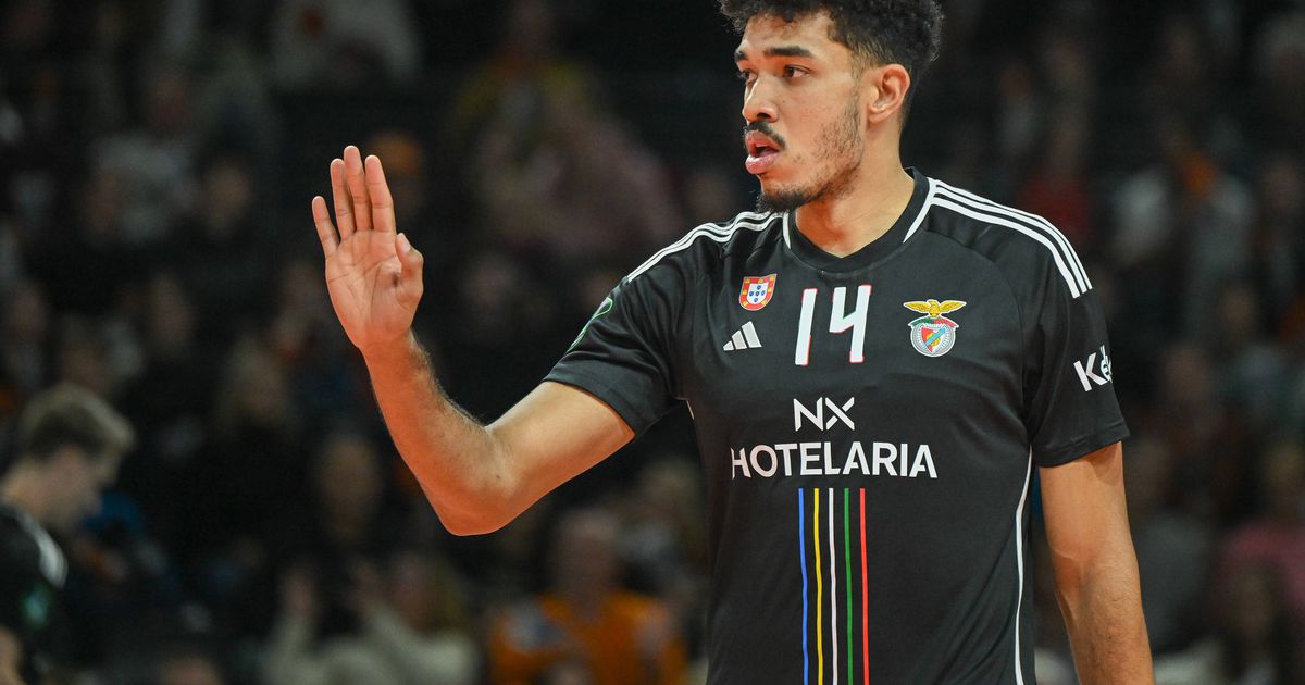 Benfica condena insultos racistas a Lucas França e enaltece postura do Espinho