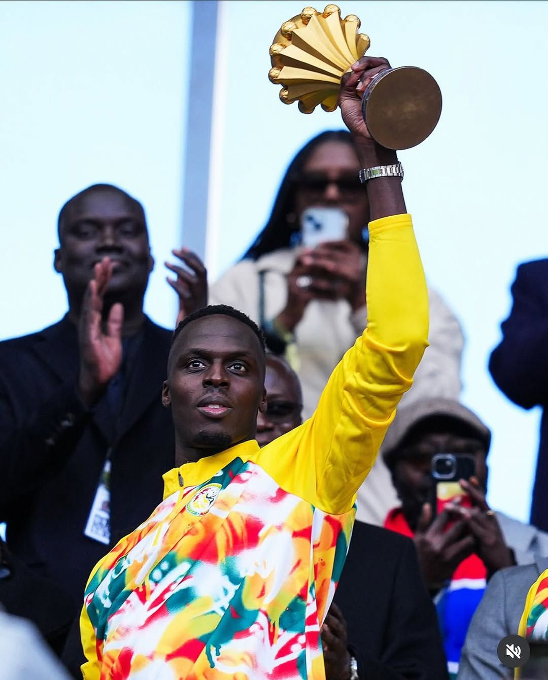 Provocação à CAF? Senegal exibe troféu da CAN em Paris - Foto: footballsenegal/Instagram