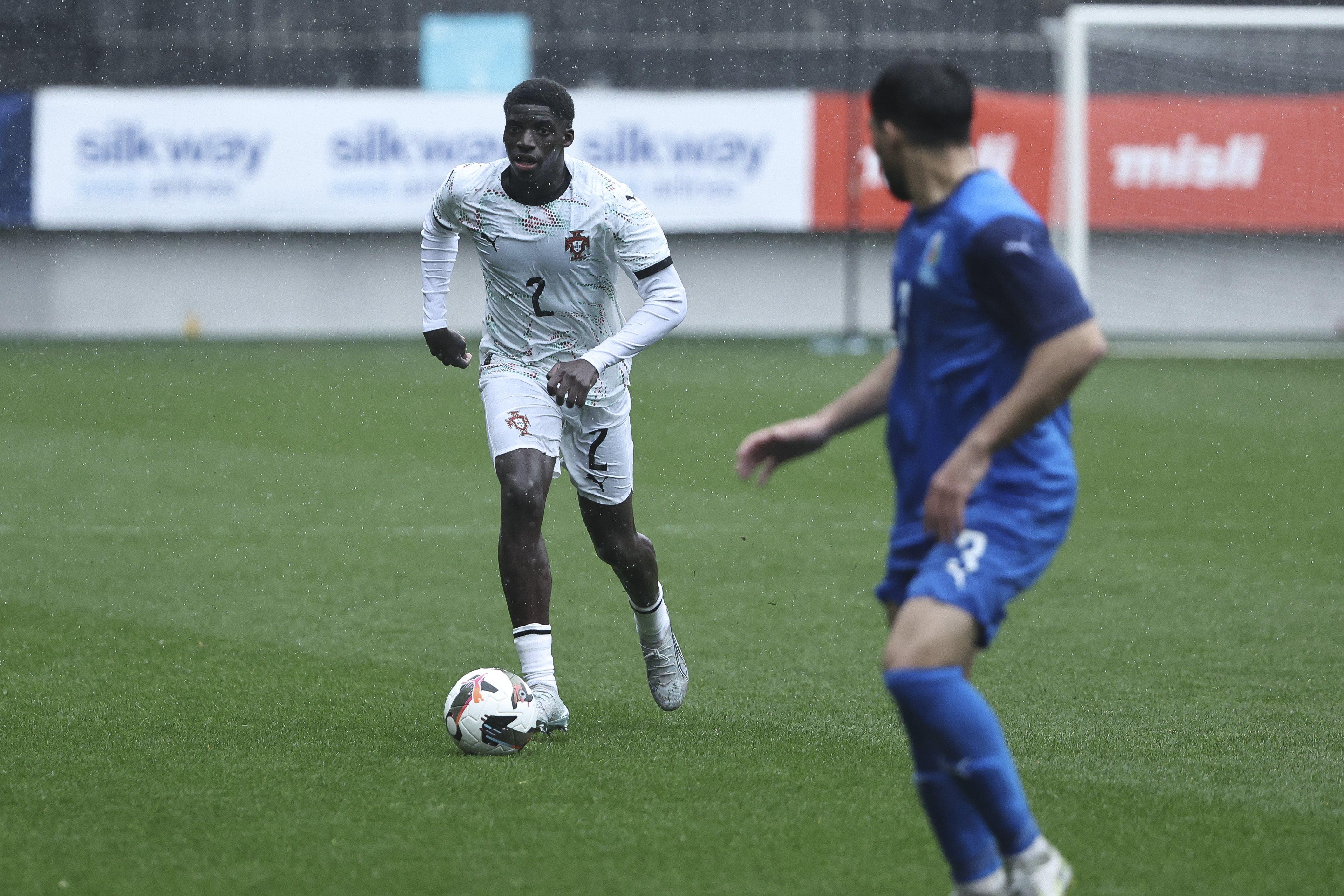 Daniel Banjaqui (22 anos em 2030). Já foi campeão europeu e Mundial sub-17, já se estreou pela equipa principal do Benfica e pelos sub-21 e luta pela afirmação nos encarnados.