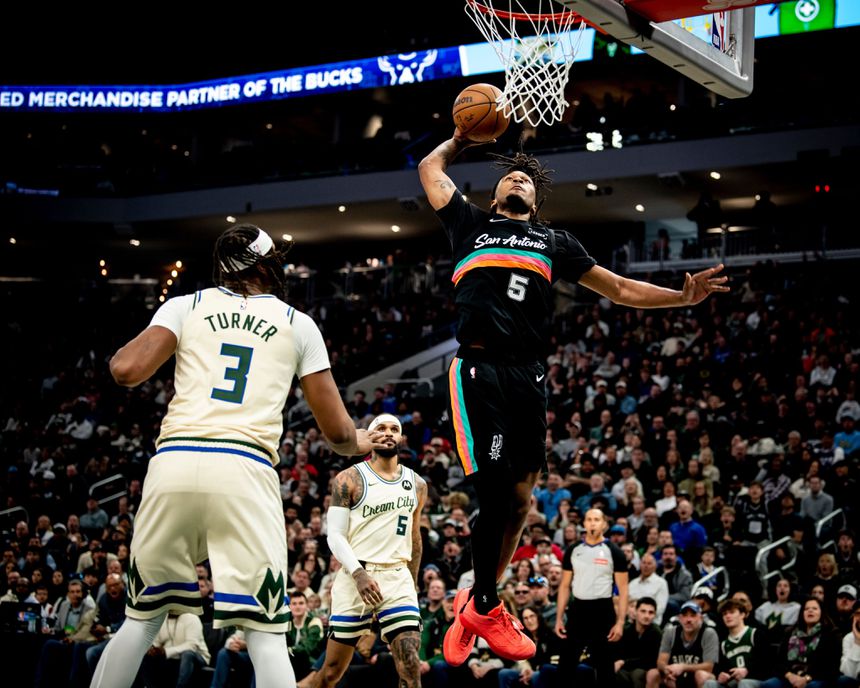 Stephon Castle foi a figura do jogo, com um triplo-duplo de 22 pontos, 10 assistências e 10 ressaltos