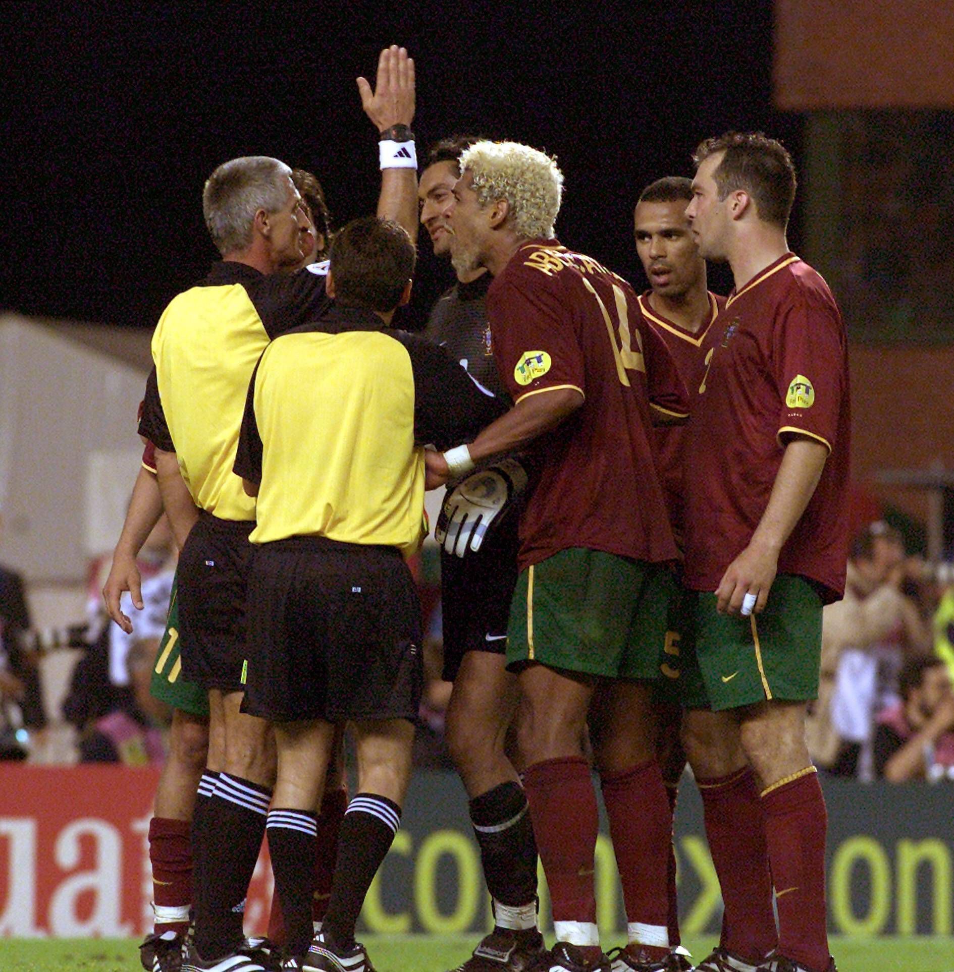 Zidane fez o 2-1 no prolongamento e França afastou Portugal nas meias-finais do Euro 2000