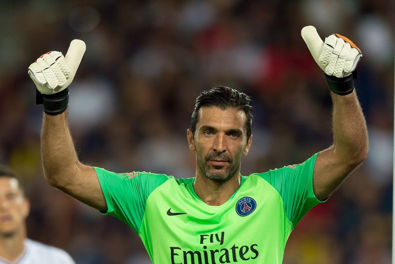 Gianluigi Buffon, campeão do mundo pela Itália, jogou até aos 45 anos e um total de 1151 partidas