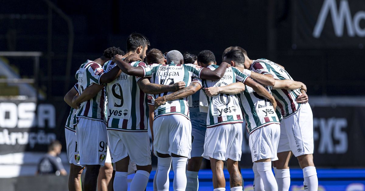 E. Amadora tem dois casos para resolver