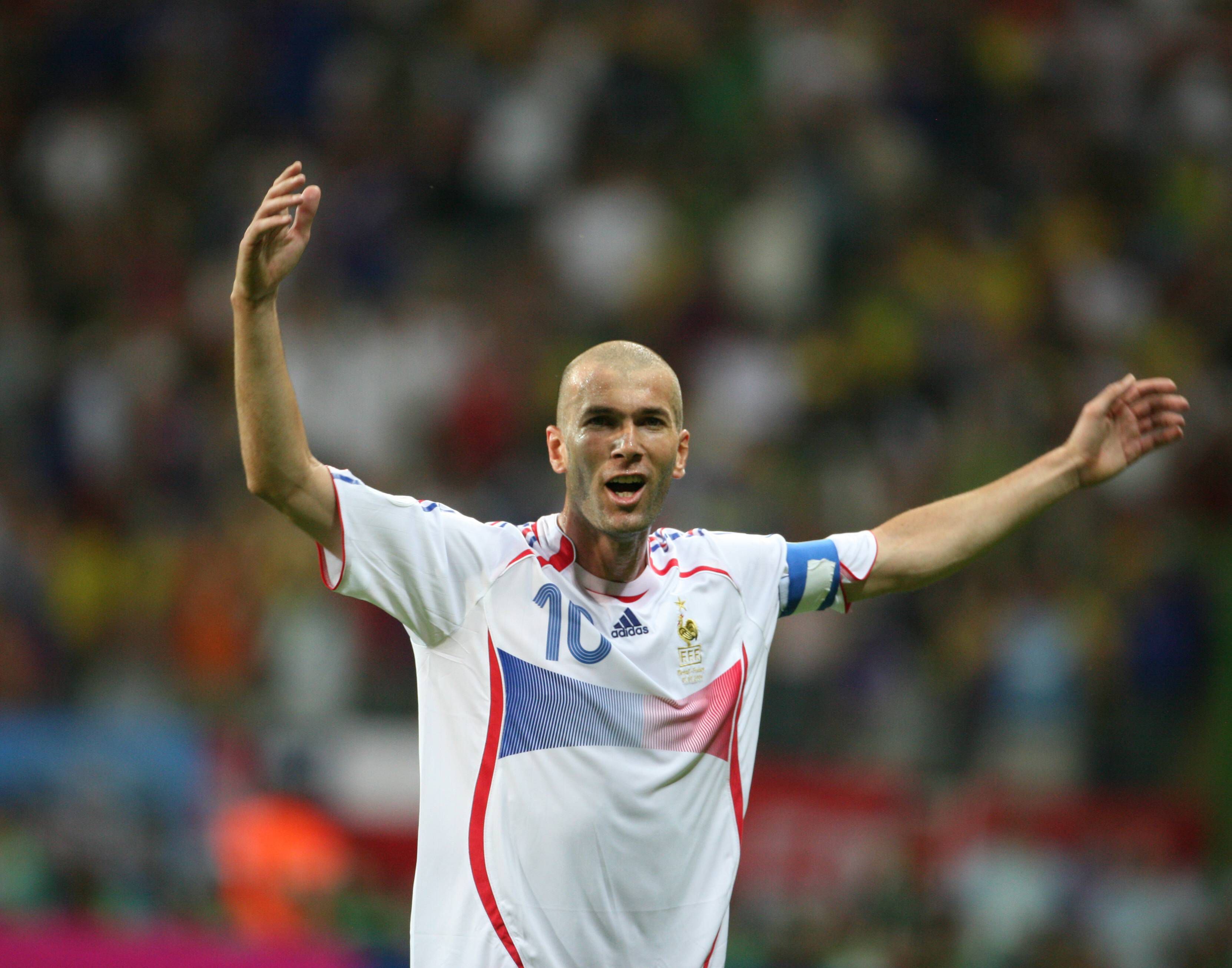 Zidane pendurou as chuteiras como vice-campeão do Mundo (2006), com um amargo final, a expulsão após a famosa cabeçada a Materazzi