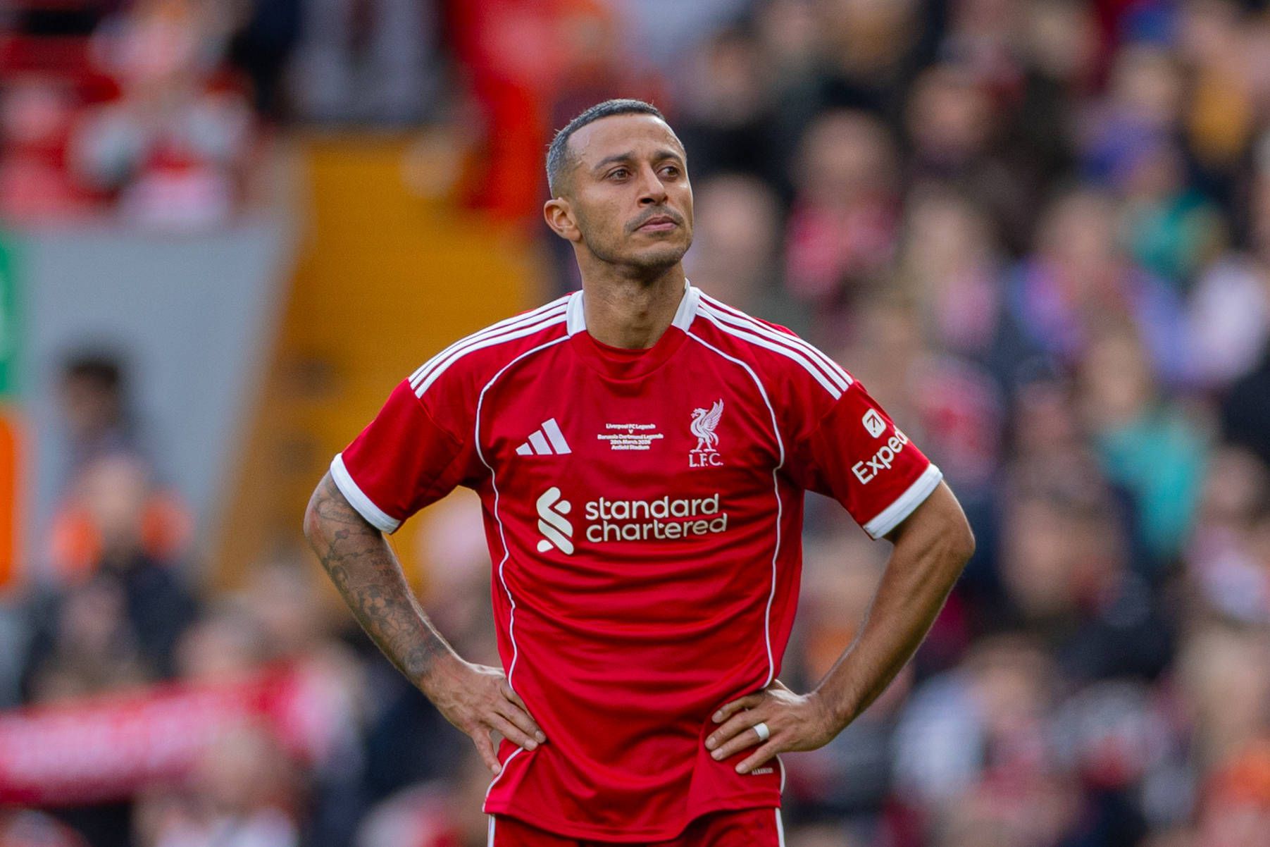 Anfield parou ao minuto 20 para homenagear Diogo Jota em jogo de lendas