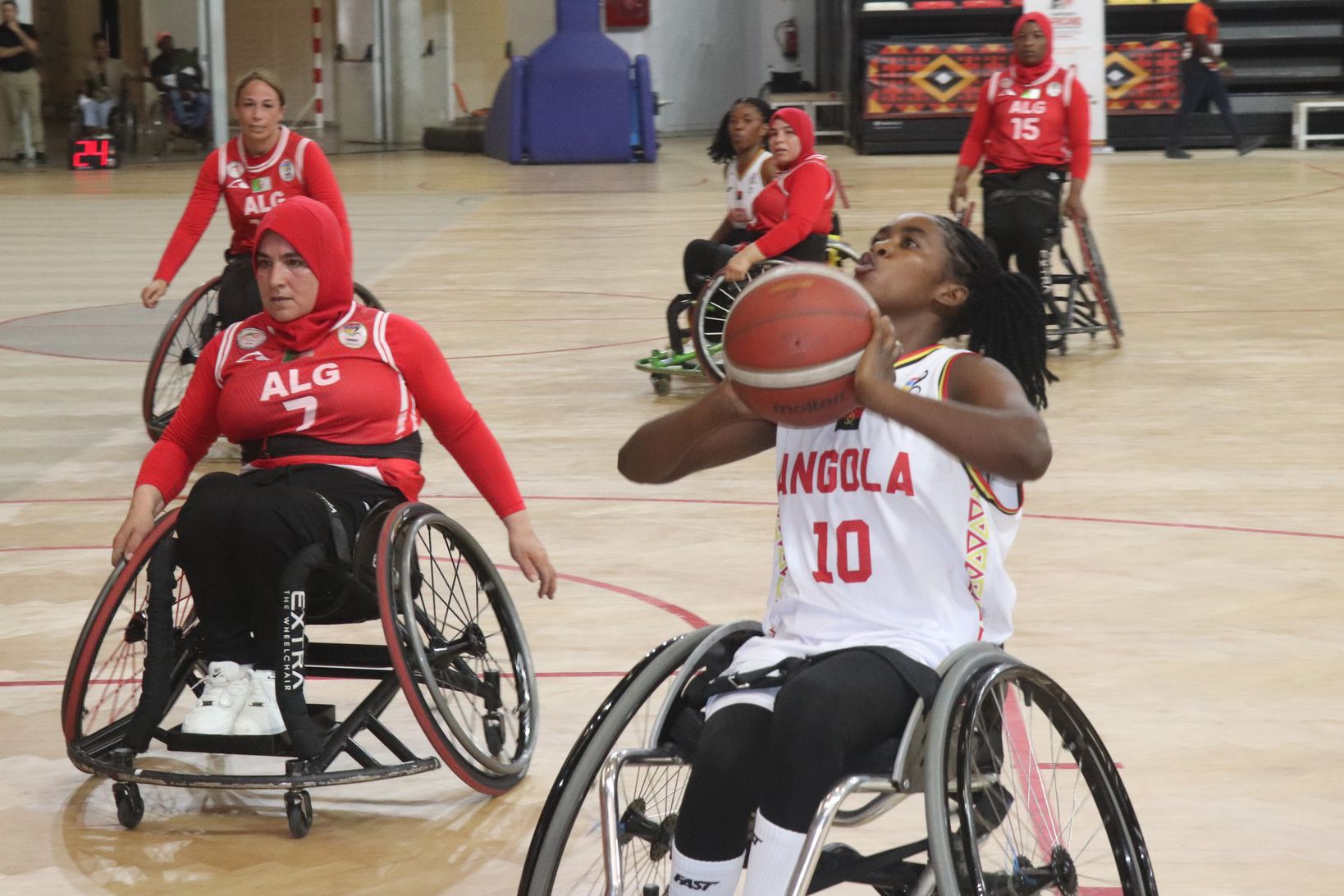Angola-Argélia na estreia do Africano 5x5 de basquetebol em cadeiras de rodas, competição em que Luanda é anfitriã