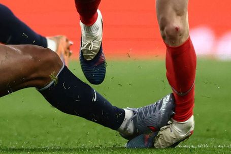 «Poderia ter partido a perna ao Foden»: Inglaterra em fúria com esta entrada