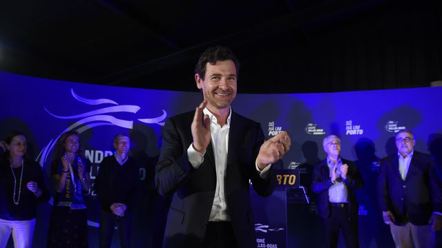 Villas-Boas leva 'banho de multidão' antes do discurso