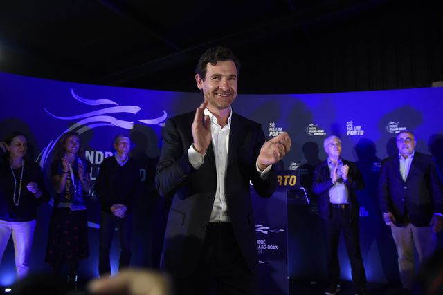 Villas-Boas leva 'banho de multidão' antes do discurso