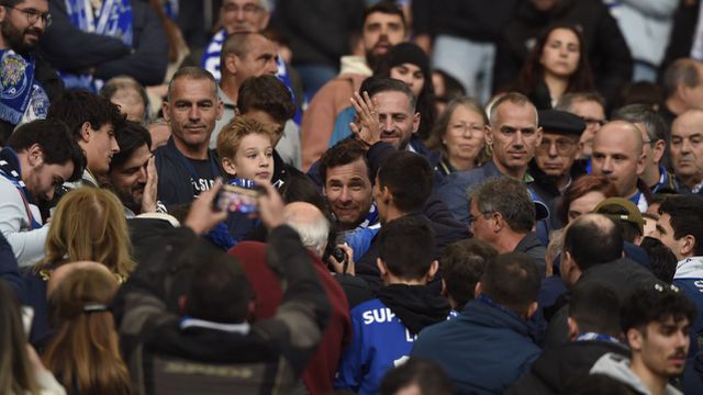 «É estranho ver Villas-Boas na bancada com o filho e com seguranças»