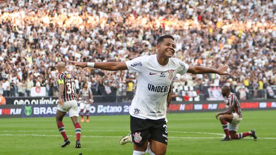 Corinthians, de António Oliveira, vence Fluminense