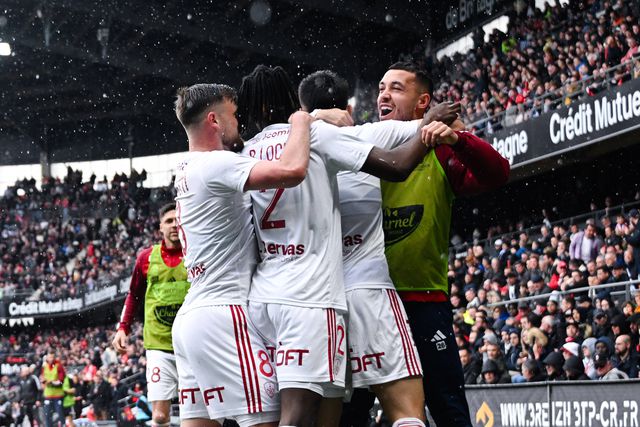 Vídeo: Brest garante Europa e adeptos recebem o autocarro em festa