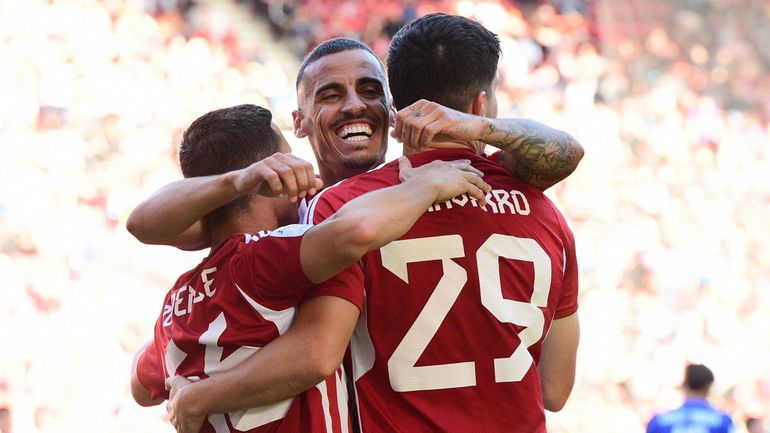 Olympiakos goleia com dois golos portugueses