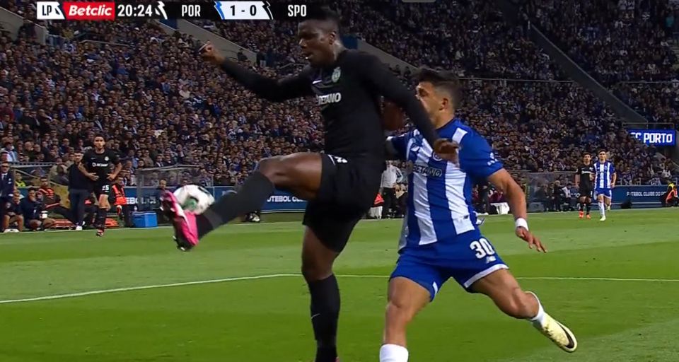 Vídeo: FC Porto pediu penálti de Diomande sobre Evanilson