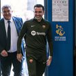 Xavi admite empréstimo de Vítor Roque e 'segura' De Jong