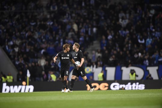 FC Porto e Sporting empatam em clássico eletrizante