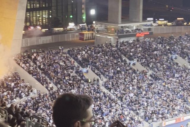 Minuto 42 e todos de pé por Pinto da Costa: até Conceição bateu palmas