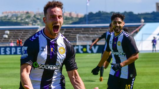 Nacional goleia FC Porto B e continua na luta pelo primeiro lugar