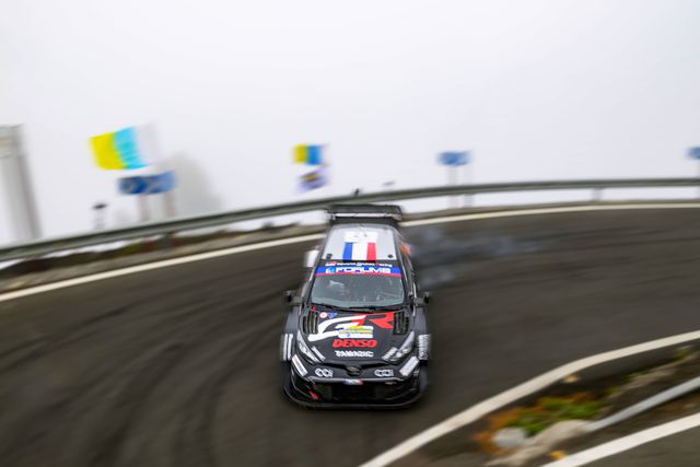 Sebastien Ogier e o co-piloto Vincent Landais no Rali das Canárias