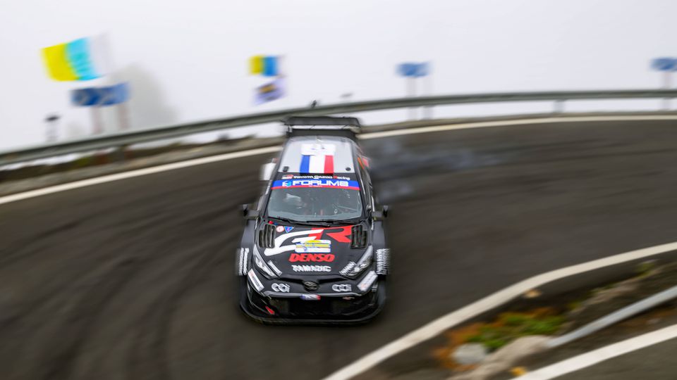 Sebastien Ogier e o co-piloto Vincent Landais no Rali das Canárias