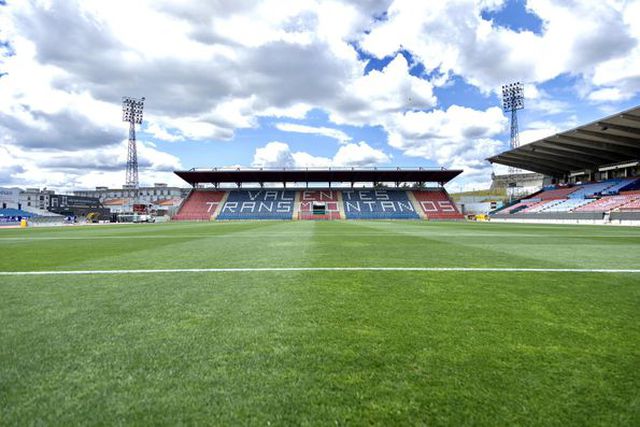 Recinto flaviense será palco, esta terça-feira, de um jogo muito importante para a subida de divisão (Foto: Chaves)