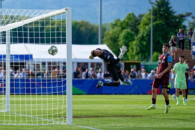 Youth League: Barcelona arrasa Trabzonspor e ergue o troféu