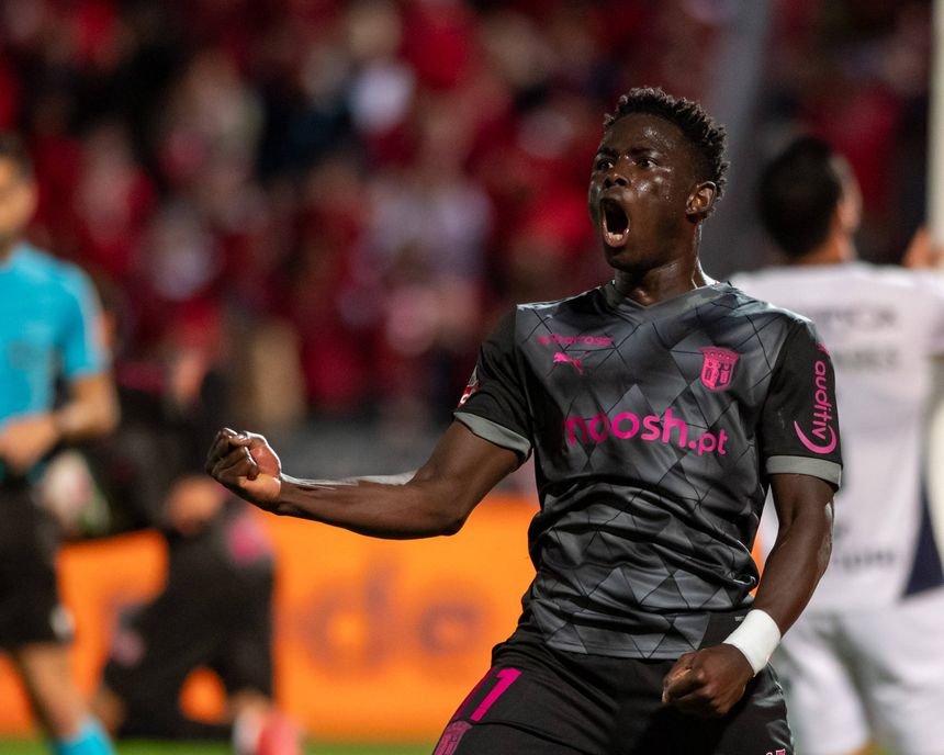 Roger revigorou o ataque dos arsenalistas em Famalicão e esteve na origem do golo do empate (Foto: IMAGO)