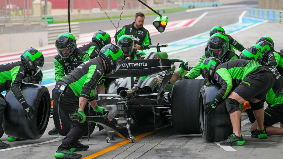 Paragem nas boxes da Kick Sauber