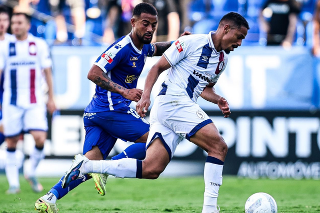 Duelo entre Feirense e Torreense foi intenso, mas as duas equipas não conseguiram desbloquear o nulo — Foto: Torreense