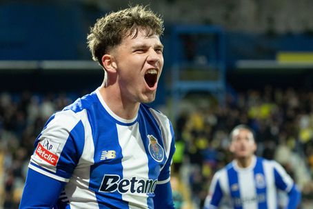 Oskar Pietuszewski observado por colossos europeus - Foto: IMAGO