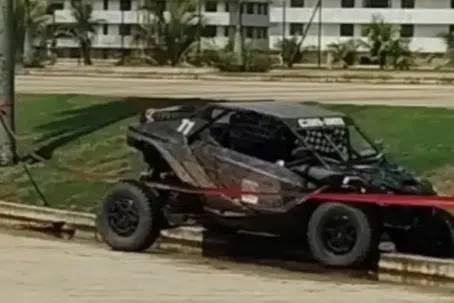 As imagens  partilhadas nas redes sociais do estado do carro da vítima após o ataque. X