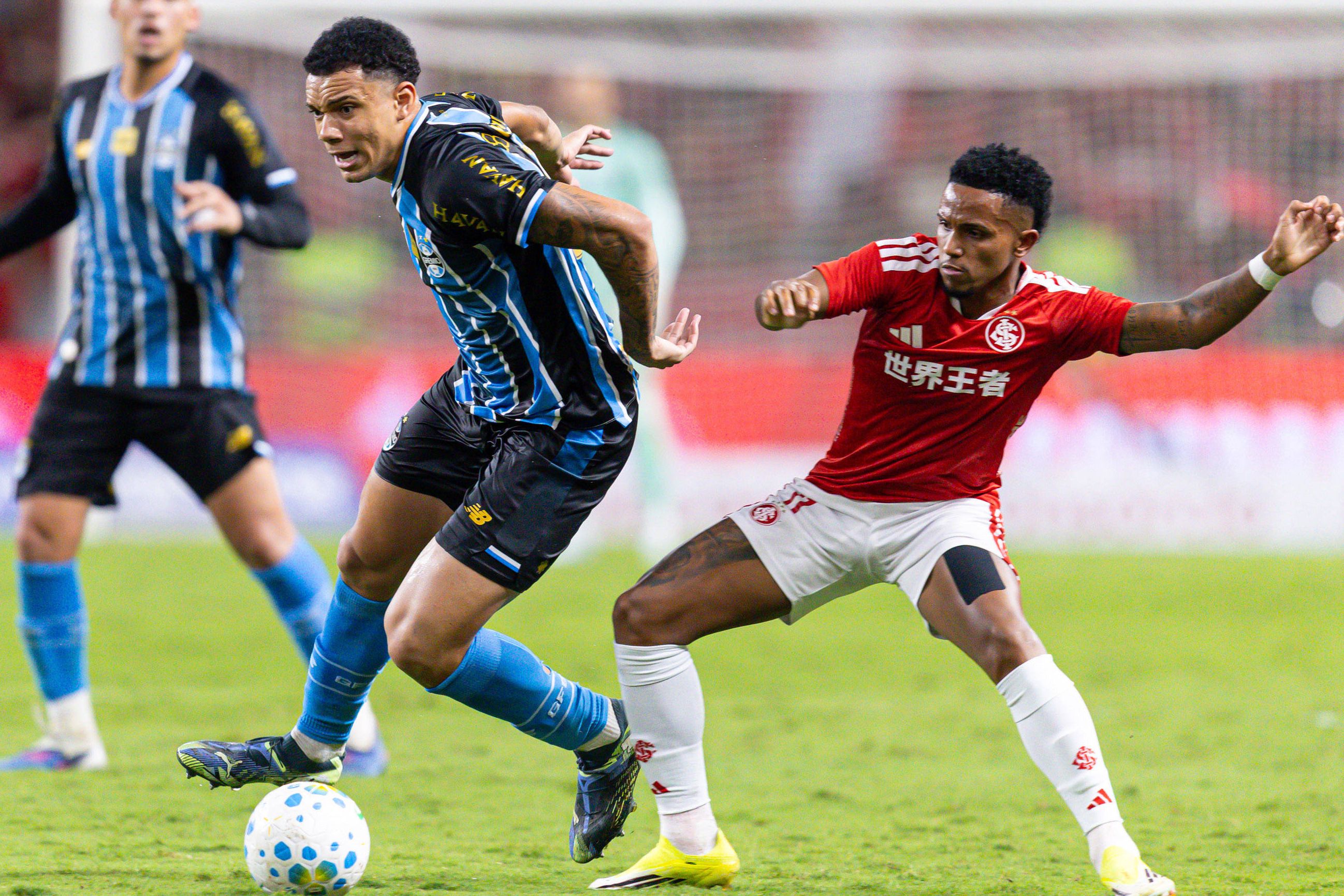 Viery, 21 anos, central canhoto do Grêmio, está na lista de potenciais reforços do Benfica — Foto: IMAGO