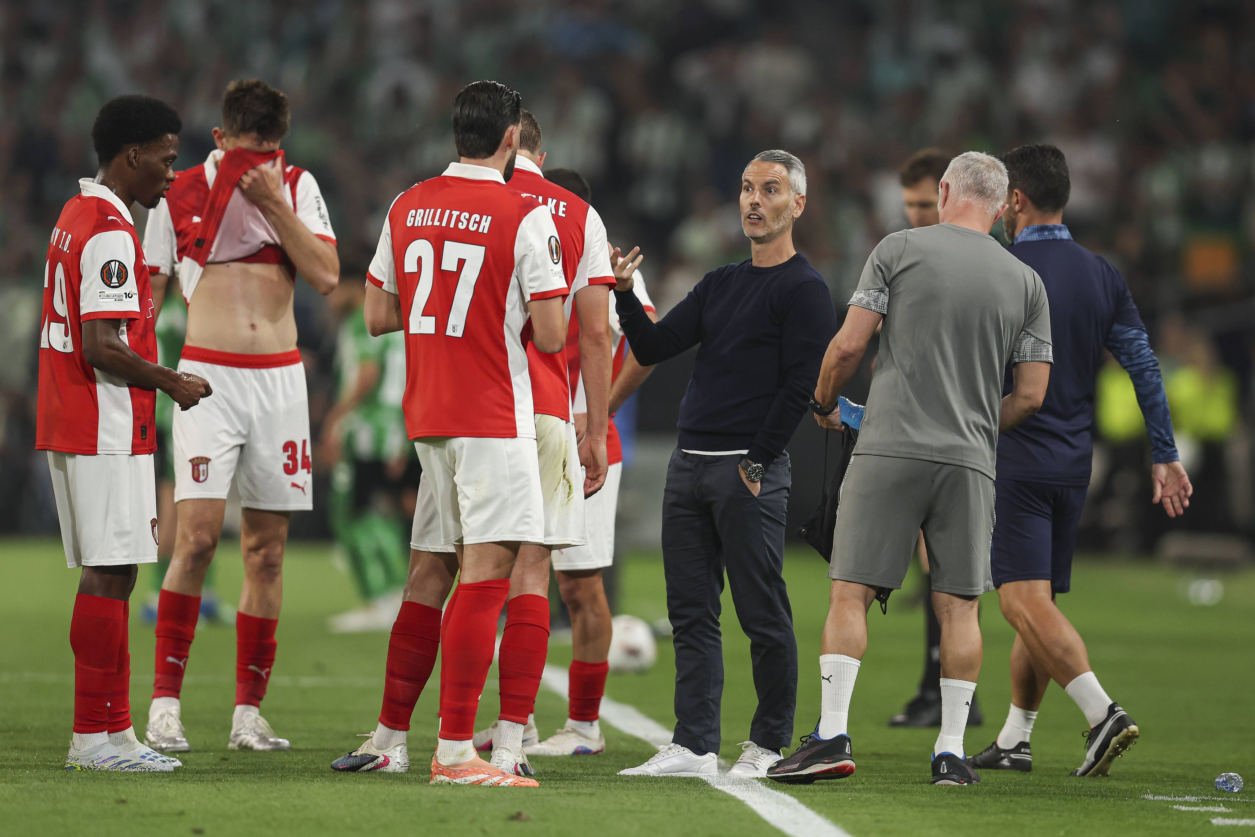 Florian Grillitsch lesionou-se diante do Santa Clara, no passado domingo, e é uma das incógnitas de Vicens para a Liga Europa