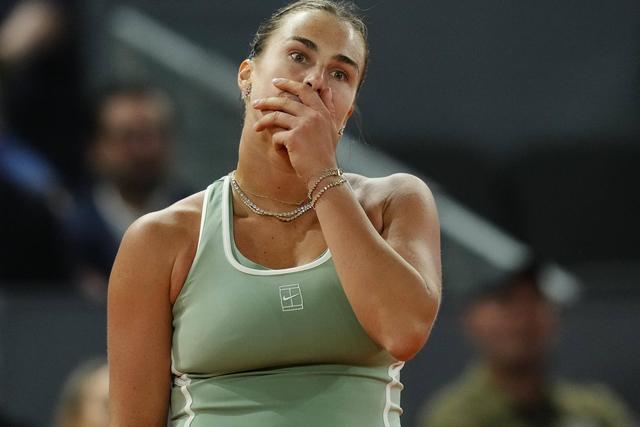 Aryna Sabalenka cai nos quartos em Madrid