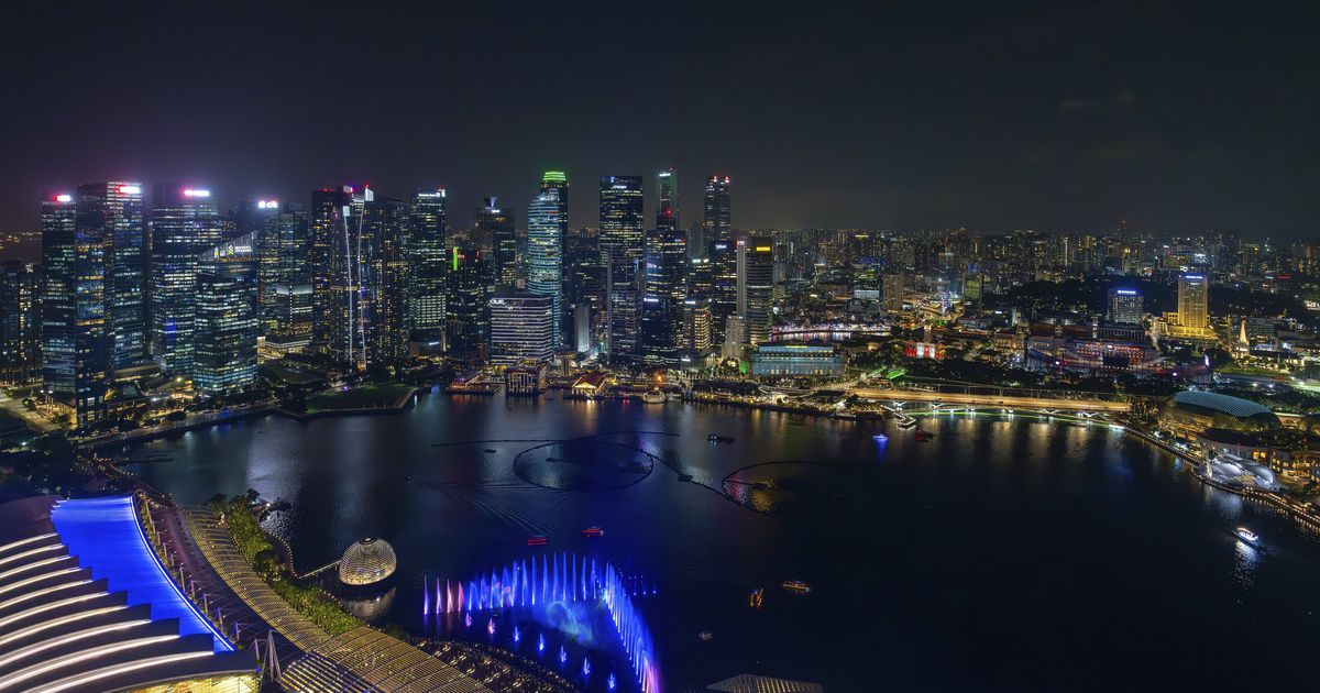 Adolescente francês lambe palhinha em Singapura e... pode acabar na prisão